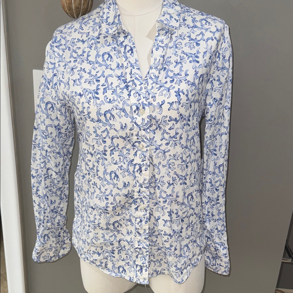 Tommy Bahama Blue & White Linen Button Down Shirt